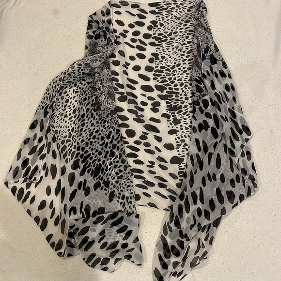 Accessories - Beautiful Animal Print Black and White Wrap Around Shawl or Scarf One Size